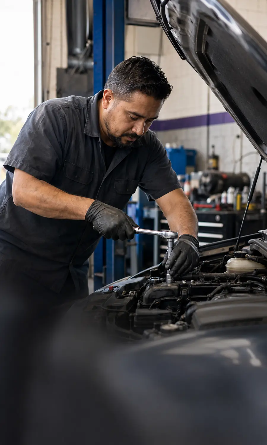 A mechanic keeps working while Bookeando accepts an online booking